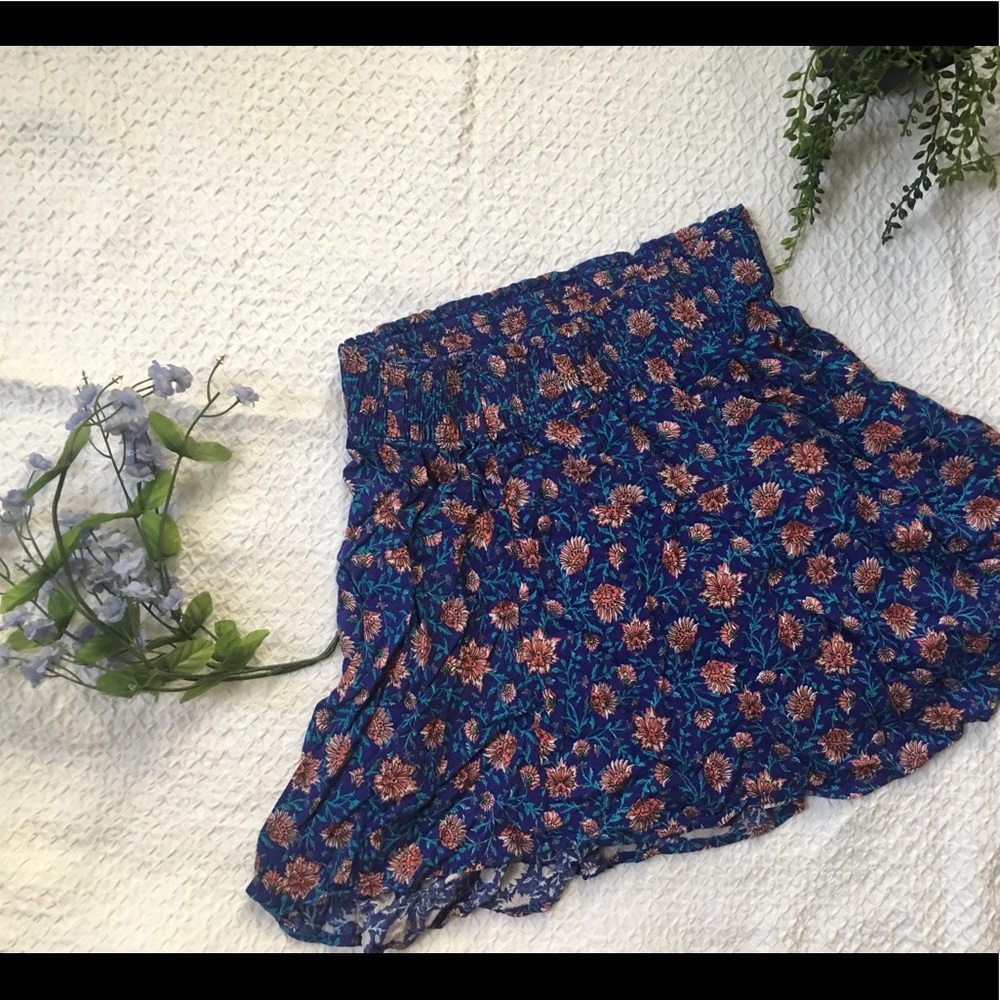 Cute blue floral skirt 🦋